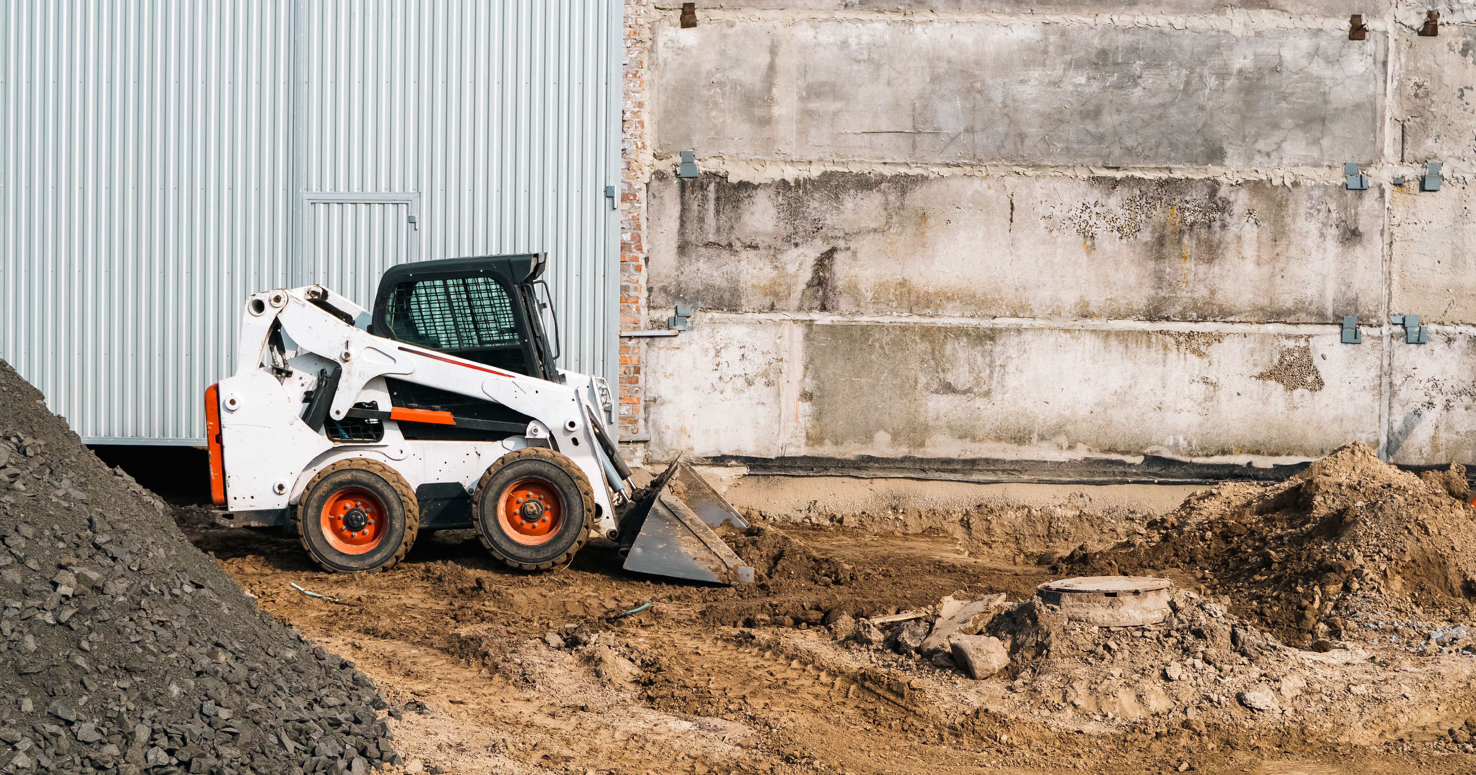 Master material handling with skid steer buckets or grapples